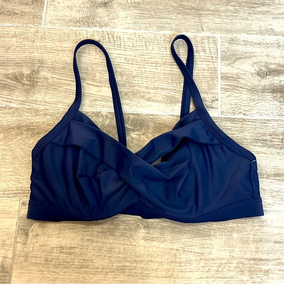 Athleta Size 36B/C 36 B C Dress Blue Twister Bikini Swimsuit Top #964874 - Picture 1 of 10